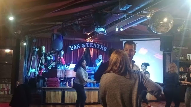 Pan Y Teatro Open Times