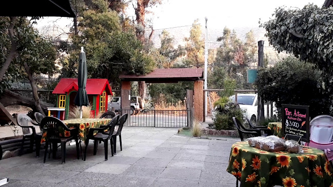 Opinii despre Restaurant y Salón de Té Hansel y Gretel en el Arrayán în Lo Barnechea - Gastronomía y hostelería