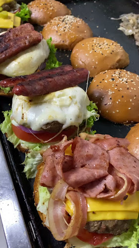 Opinii despre Date Con todo Burguer grill în La Cisterna - Gastronomía y hostelería