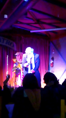 Pan Y Teatro Phone number