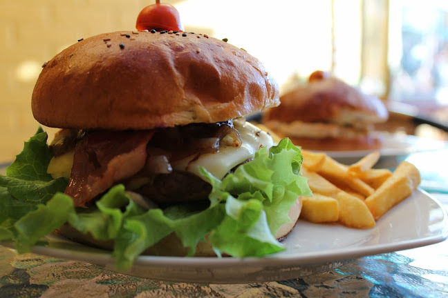 El Jardín Sindempart Phone number