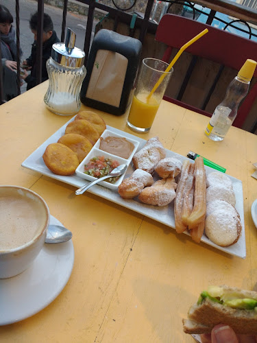 Comments and reviews of Café con Cuentos