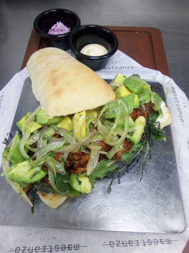 La Maestranza Sandwich & Burger Bar - Vitacura