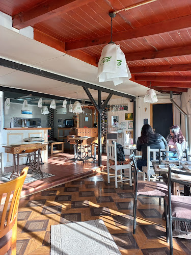 Reviews of La Ruca & Fresh in Natales - Gastronomía y hostelería