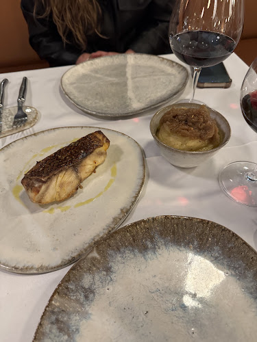 Av. Nueva Costanera 3832, local 2, 7630357 Vitacura, Región Metropolitana