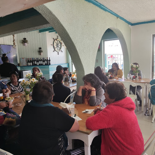 Maku's cafe Phone number