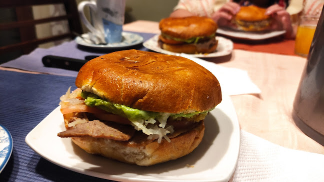 Opinii despre El Bajón de la Plaza în Ñuñoa - Gastronomía y hostelería