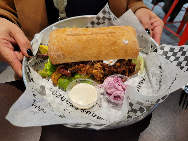 Comments and reviews of La Maestranza Sandwich & Burger Bar