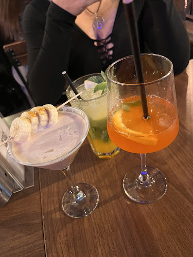 Comments and reviews of Bar 3T