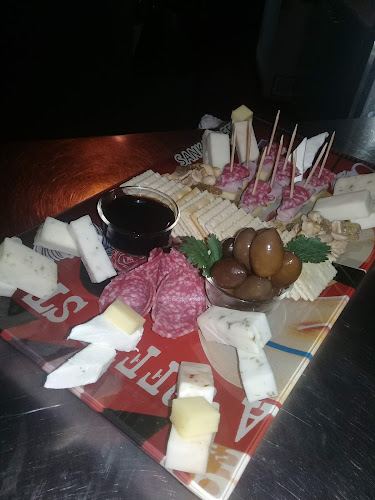 Hurricane Resto Bar - Gastronomía y hostelería