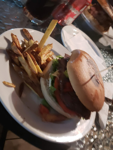 Sanguchería Mostacho - Gastronomía y hostelería