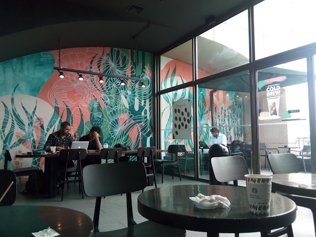 Comentarii opinii despre Starbucks Coffee