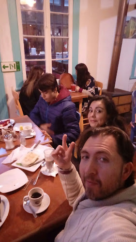 Café con Cuentos Phone number