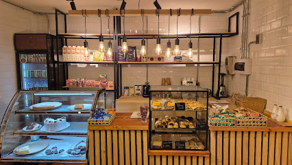 Un Café Y Algo Más