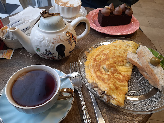 Opinii despre Cafe Emporio La Magia De Alicia în Puerto Montt - Gastronomía y hostelería