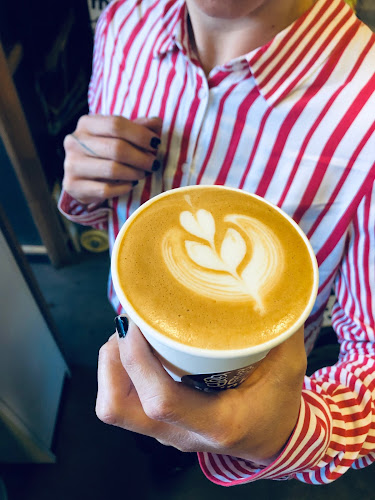 Think Cafetería Open Times