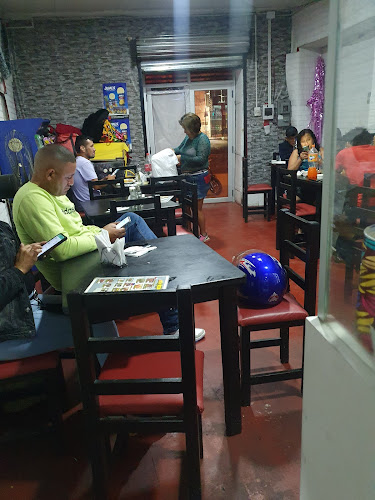 VAVA BAR RESTAURANT - Estación Central