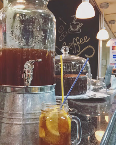 Del Valle Café Bistró Open Times