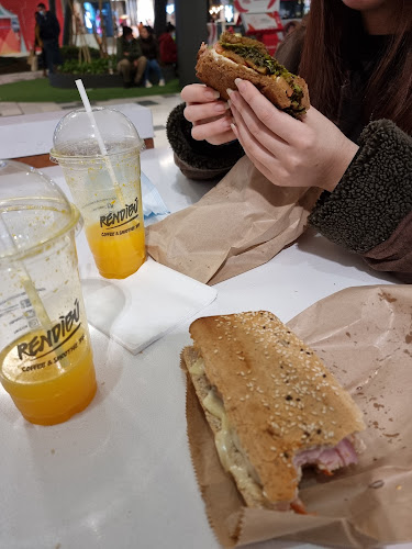 Rendibú Mall Plaza Vespucio Cafetería y Smoothies (Batidos) Open Times
