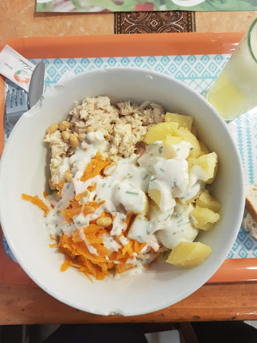 Natural Salads Vitacura Open Times