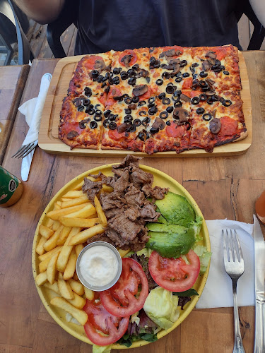 Tres Toques Sandwich cerveza y cafe - La Reina