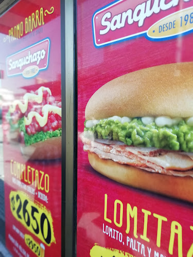 Opinii despre Sanguchazo Matucana în Estación Central - Gastronomía y hostelería