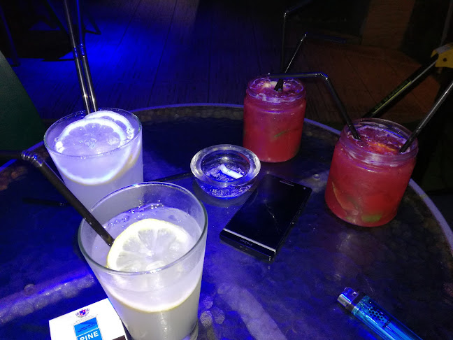 https://www.facebook.com/DeluxeLosAngelesRestoBar/?rf=512040308911567