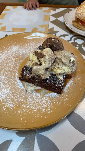 Café con Cuentos Phone number