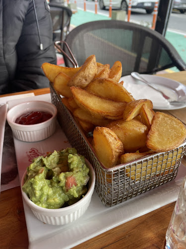 Cafe De Luis Open Times