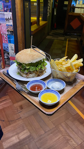 The Travellers Resto Bar - Gastronomía y hostelería