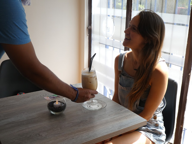 Comments and reviews of Caoba Café