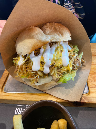 La Sangucheria Del Barrio Phone number