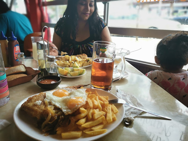 Restaurant Giro's Open Times