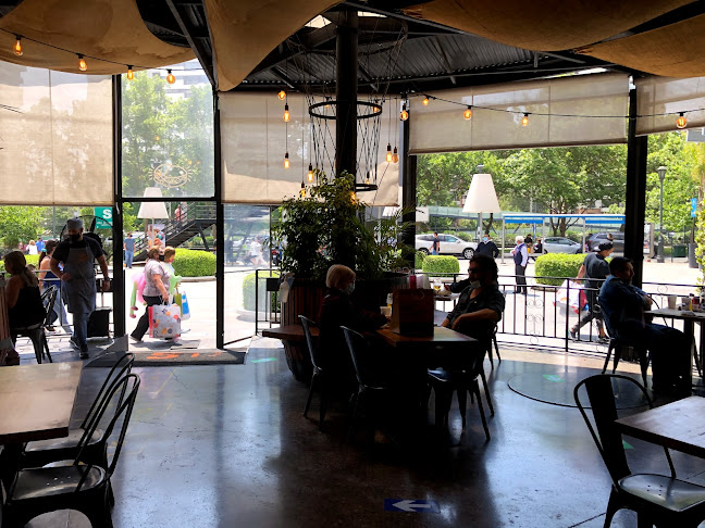 La Sangucheria Del Barrio Phone number