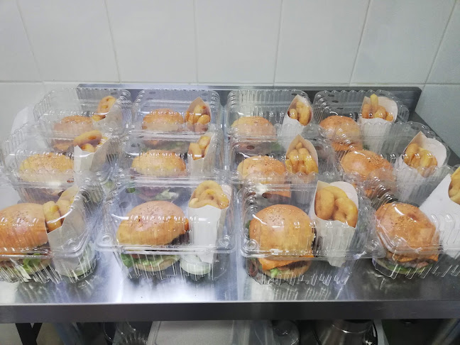 Comments and reviews of Restaurante Burgers y Movies