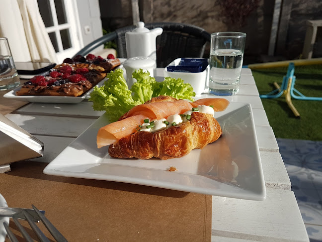 Comments and reviews of Café La Croix