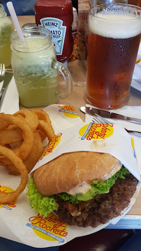 Comments and reviews of Johnny Rockets Mallplaza Oeste