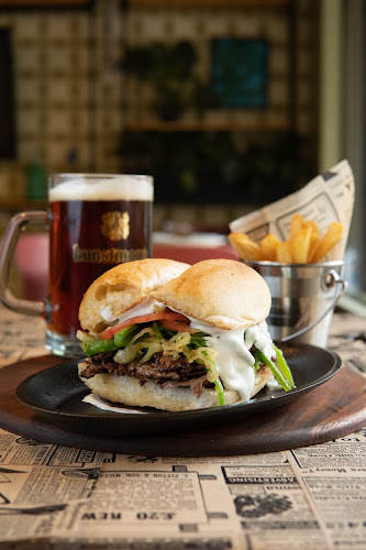 Comments and reviews of Ciro's Bar Isidora