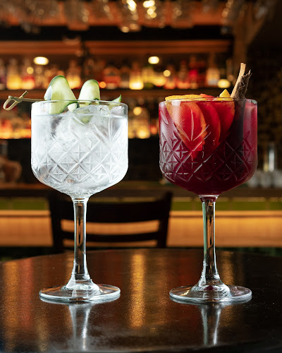 Comments and reviews of Ciro's Bar Isidora