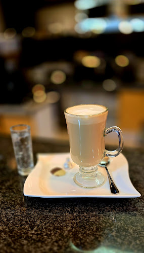 Del Valle Café Bistró Open Times