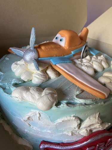 Marikeiks cupcakes & cakes Phone number