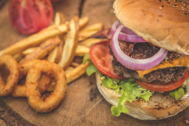 Sanguchería Mostacho - Santa Cruz