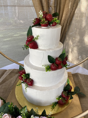 Marikeiks cupcakes & cakes Phone number