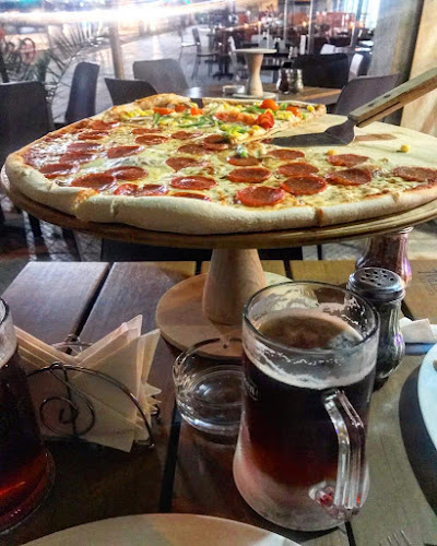 La Barra Pizzas & Birras