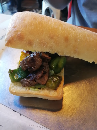 Reviews of La Maestranza Sandwich & Burger Bar in Vitacura - Gastronomía y hostelería