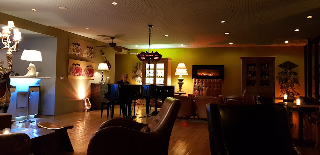 The Piano Bar At the Aubrey