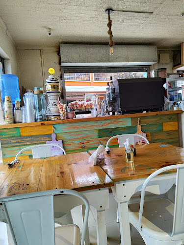 Maku's cafe Open Times