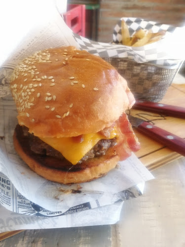 Sangucheria Feroz Open Times