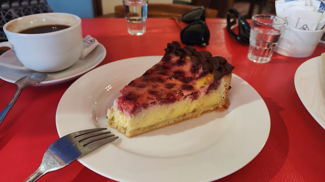 https://instagram.com/cafefranceslosangeles?igshid=YmMyMTA2M2Y=
