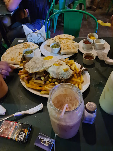 Montañita Restobar Egaña Phone number